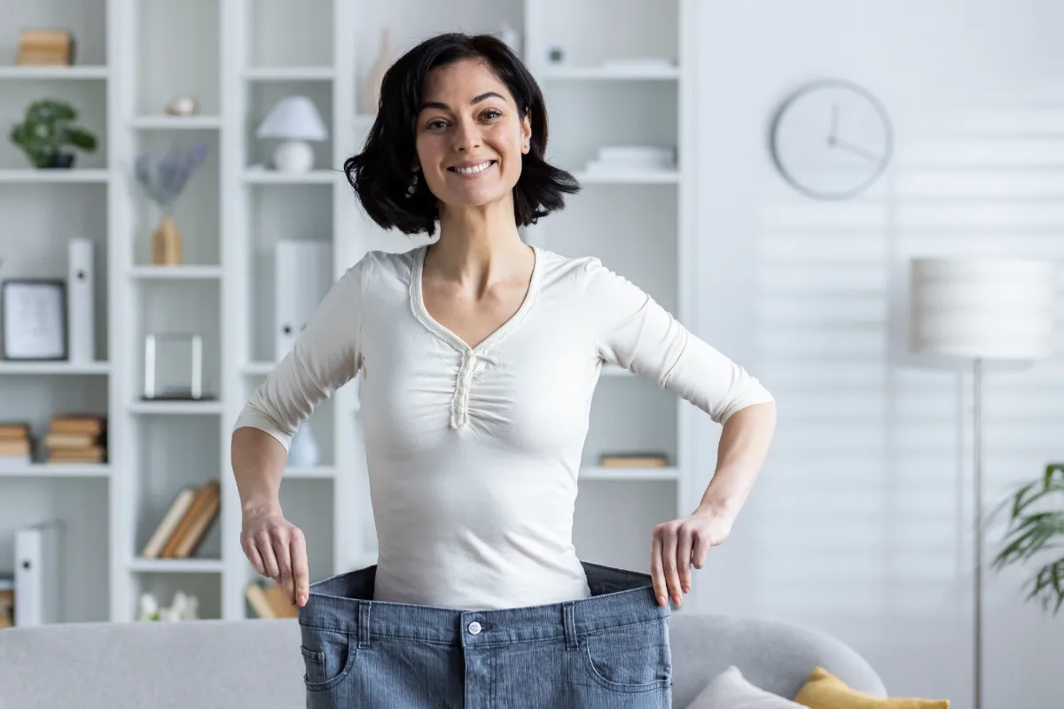 portrait of a young smiling woman standing at home utc ()